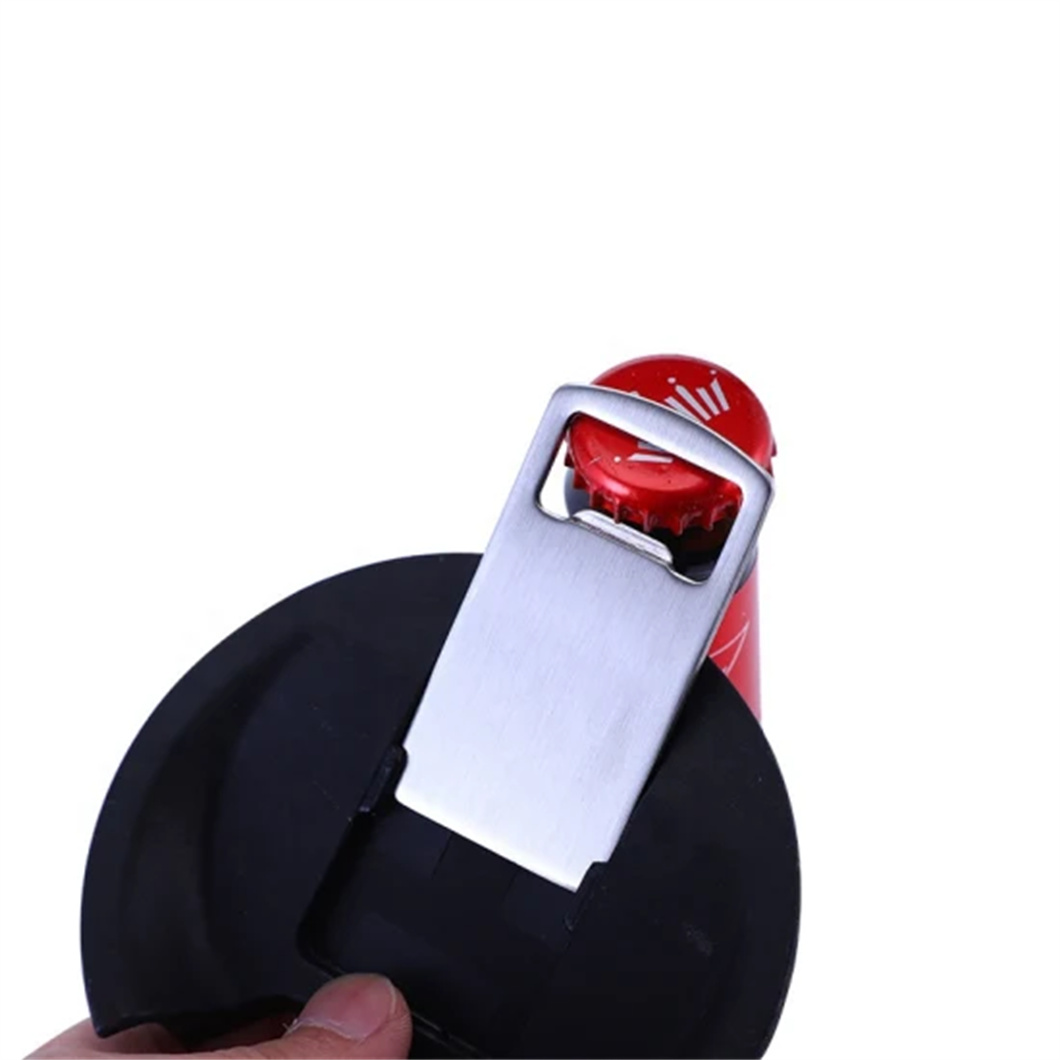 थोक ओपनर के साथ ठंड पुन: प्रयोज्य धातु बीयर मग रखें