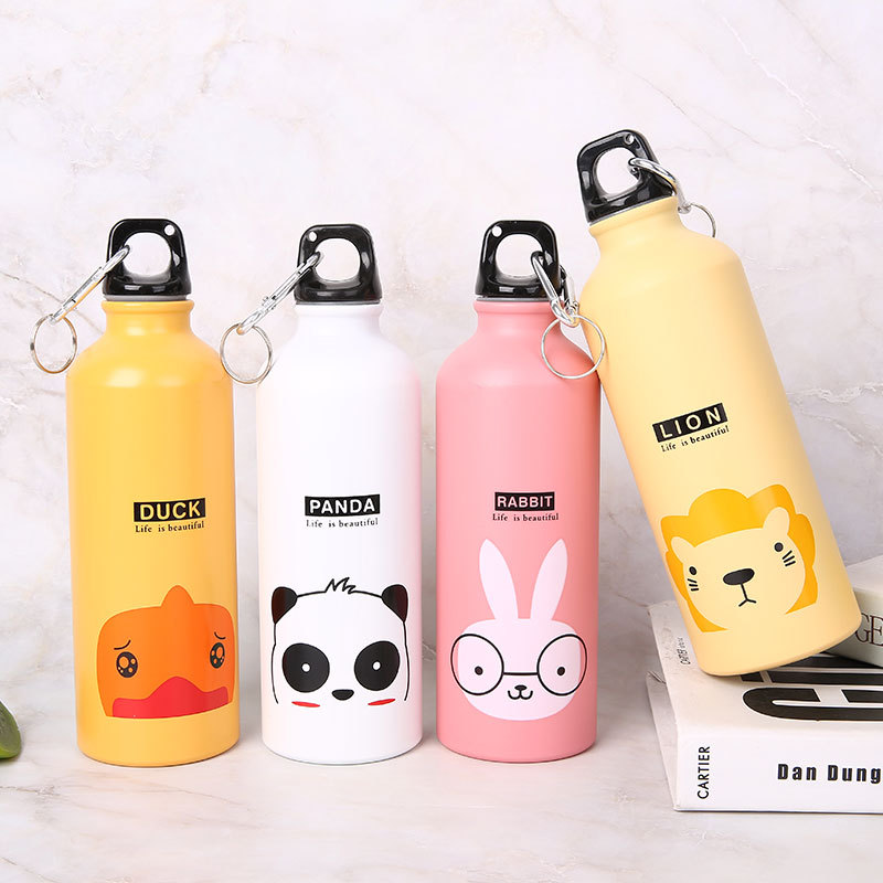 बच्चों के स्कूल और खेल के लिए जरूरी पानी की बोतल