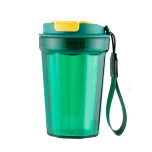 आइस्ड कॉफ़ी के लिए दोहरी दीवारों वाला इंद्रधनुषी ट्रैवल टम्बलर