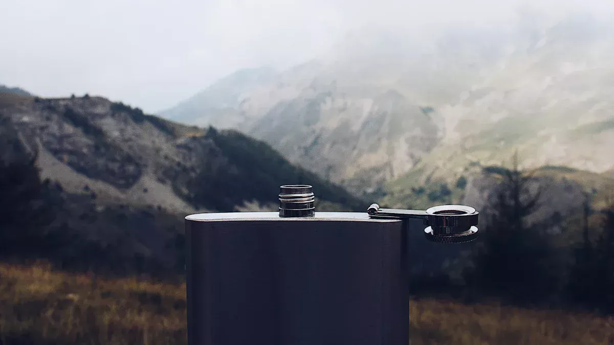 क्या हिप फ्लास्क पेय को बर्बाद कर देते हैं?